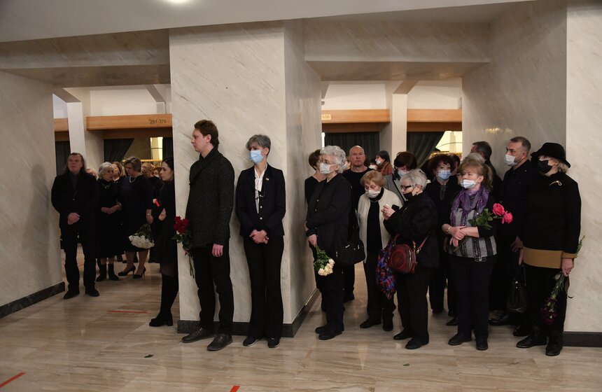 В Москве простились с актером Олегом Вавиловым 8 фото