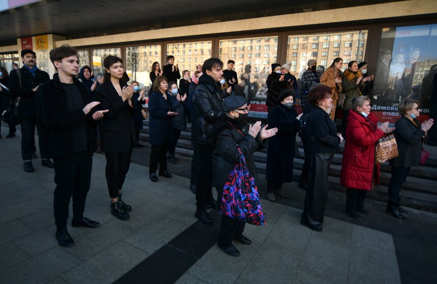 В Москве простились с актером Олегом Вавиловым 25 фото