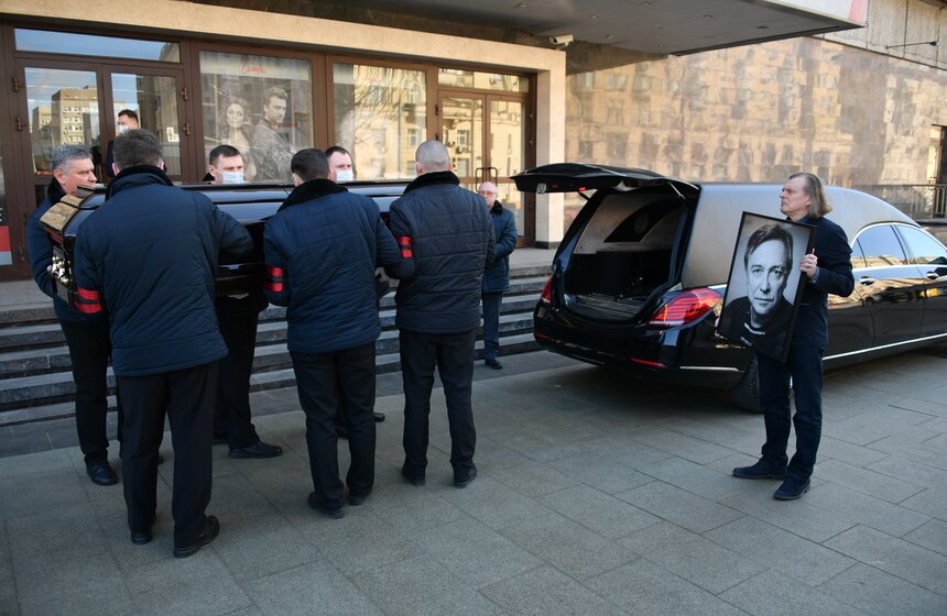 В Москве простились с актером Олегом Вавиловым 24 фото