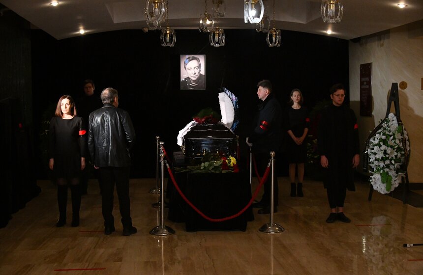 В Москве простились с актером Олегом Вавиловым 1 фото