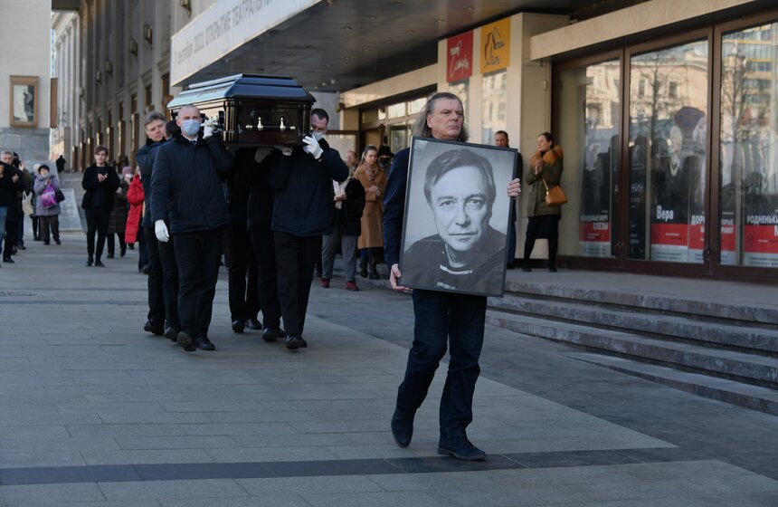 В Москве простились с актером Олегом Вавиловым 23 фото
