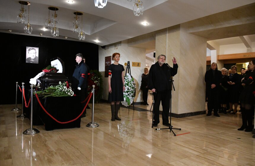 В Москве простились с актером Олегом Вавиловым 5 фото