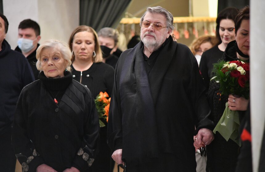 В Москве простились с актером Олегом Вавиловым 4 фото