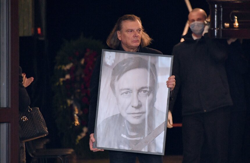 В Москве простились с актером Олегом Вавиловым 22 фото