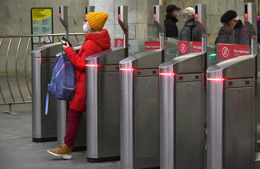 В метро Москвы усилят работу касс из-за проблем с Apple Pay и Google Pay 10 фото
