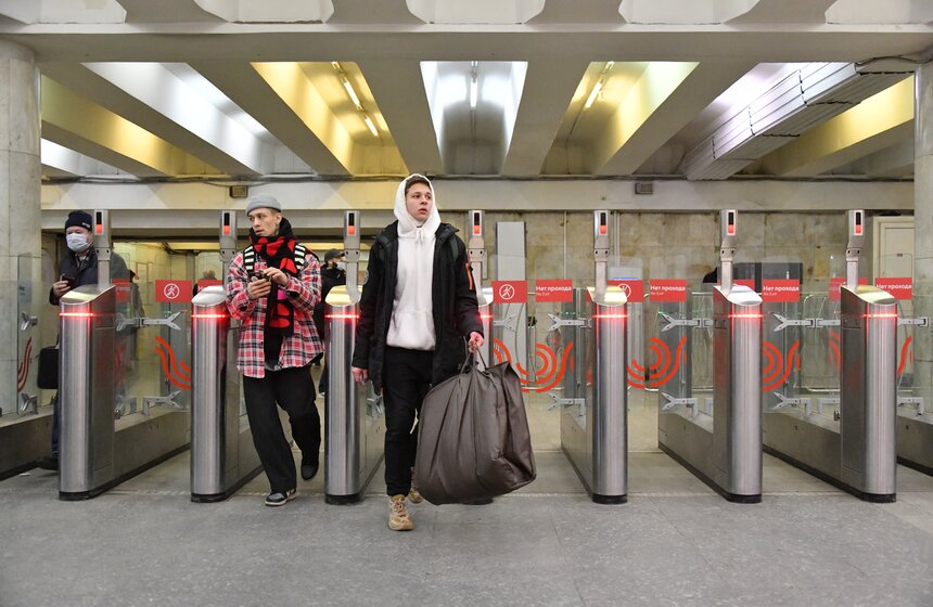 В метро Москвы усилят работу касс из-за проблем с Apple Pay и Google Pay 5 фото
