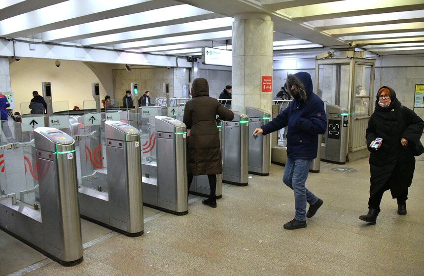 В метро Москвы усилят работу касс из-за проблем с Apple Pay и Google Pay 7 фото