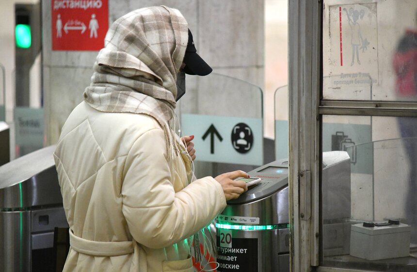 В метро Москвы усилят работу касс из-за проблем с Apple Pay и Google Pay 4 фото