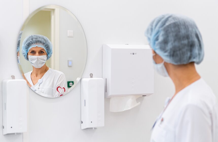 Собянин открыл три реконструированные поликлиники в разных районах города 14 фото