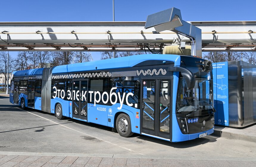 Электробус-гармошка вышел на маршрут м2 в Москве 17 фото