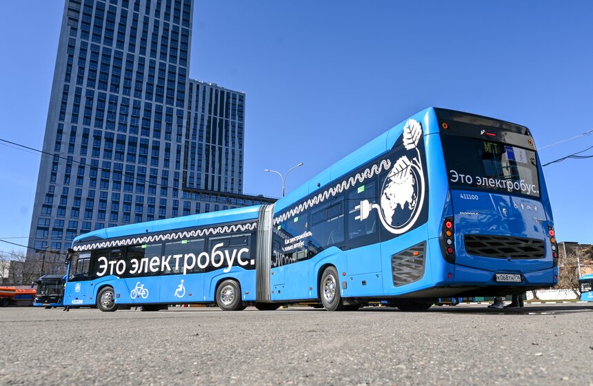Электробус-гармошка вышел на маршрут м2 в Москве 12 фото