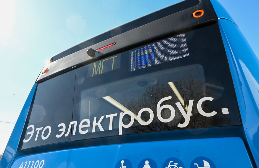Электробус-гармошка вышел на маршрут м2 в Москве 10 фото