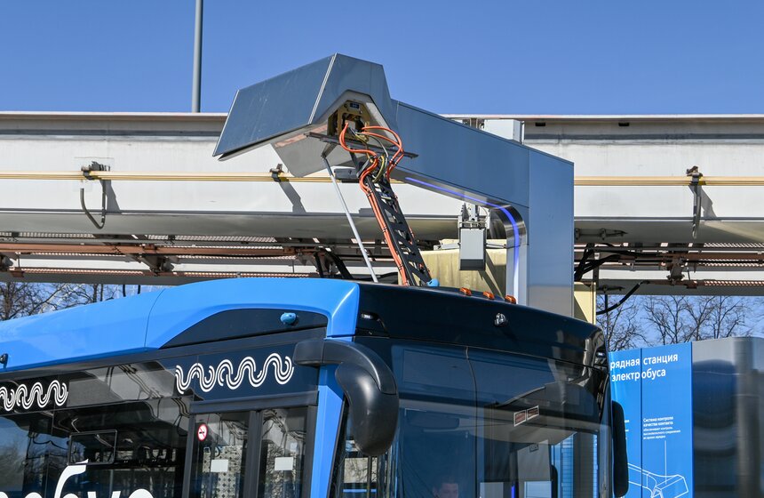 Электробус-гармошка вышел на маршрут м2 в Москве 18 фото