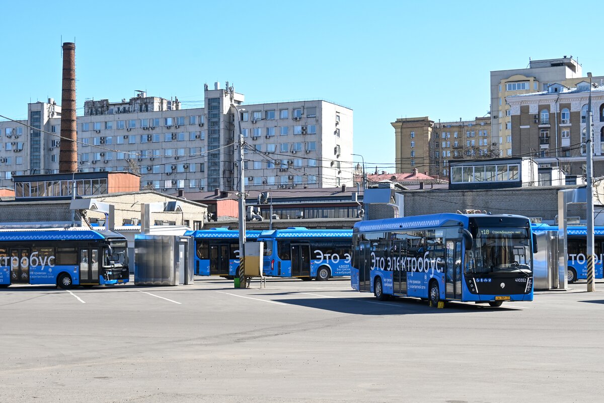Первый электробус маршрута м99 вышел. ЛИАЗ 6292 гармошка. Московский электробус гармошка. Электробус КАМАЗ гармошка. Электробус Москва.