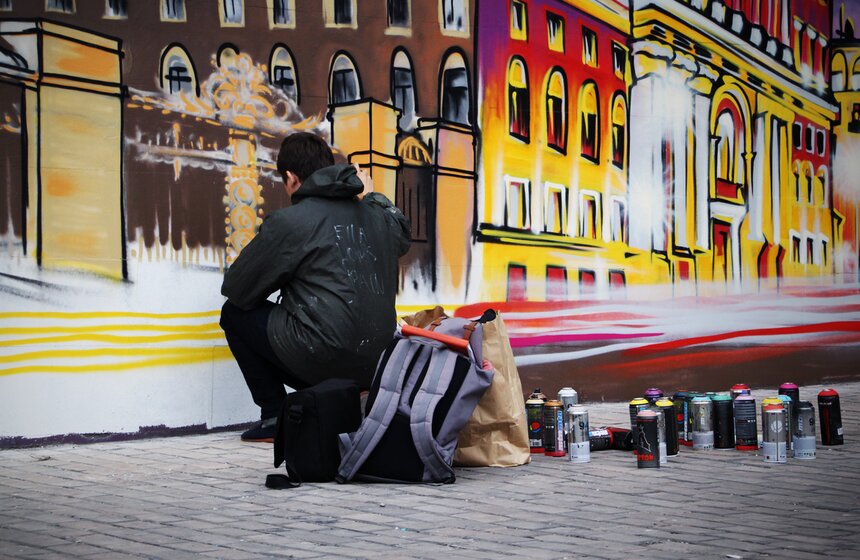 Уличный художник Паша 183 представил новый проект 8 фото