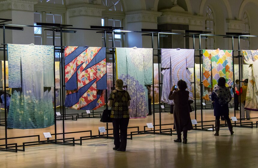 Выставка уникальных кимоно Итику Куботы проходит в Москве 8 фото