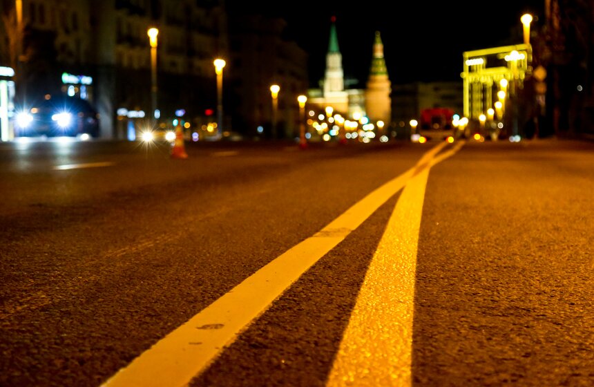 В Москве на Тверской улице нанесли желтую разметку для военной техники 20 фото