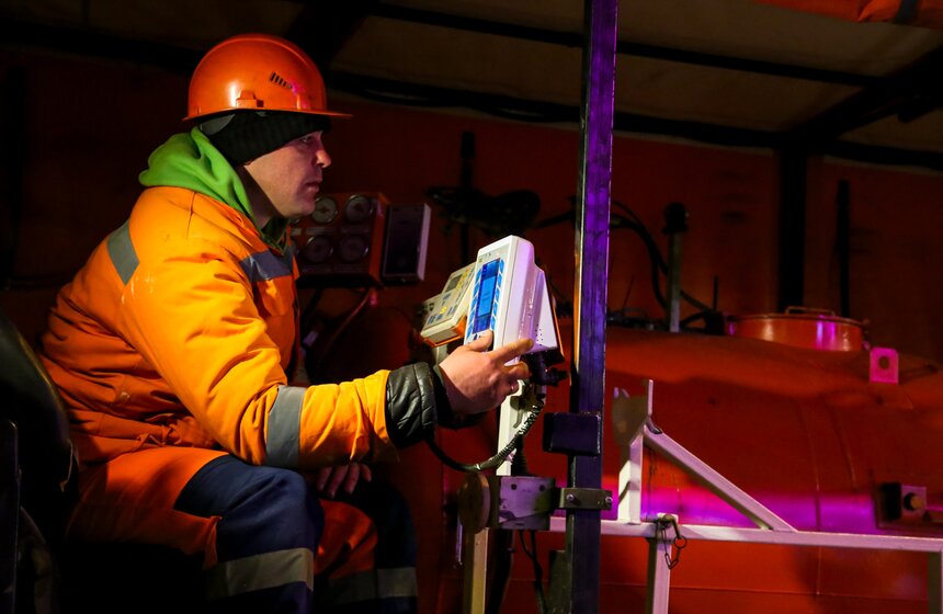 В Москве на Тверской улице нанесли желтую разметку для военной техники 10 фото