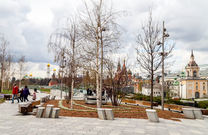 В парке "Зарядье" стартовало цветочное шоу "Волны цветения" 25 фото