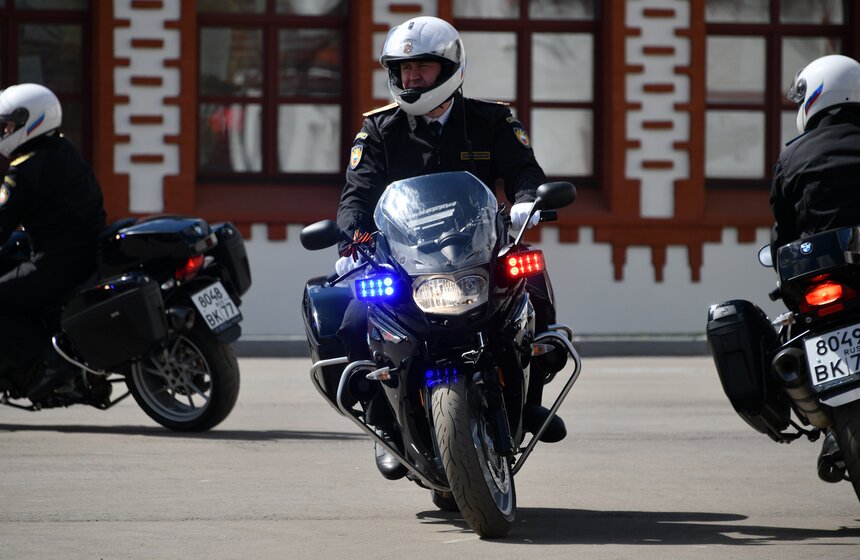 Выступления мотоциклистов почетного эскорта ФСО России прошли на ВДНХ 4 фото