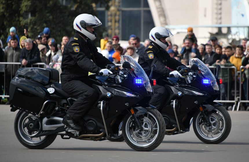 Выступления мотоциклистов почетного эскорта ФСО России прошли на ВДНХ 21 фото