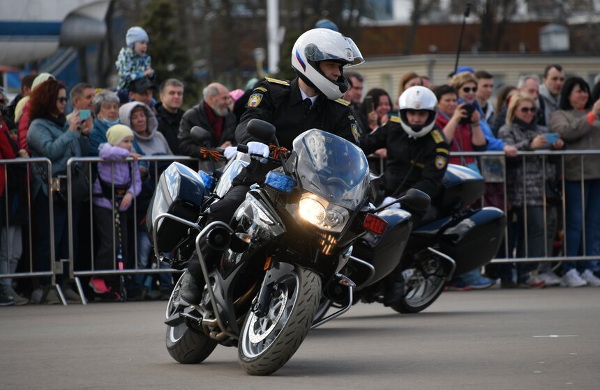 Выступления мотоциклистов почетного эскорта ФСО России прошли на ВДНХ 11 фото
