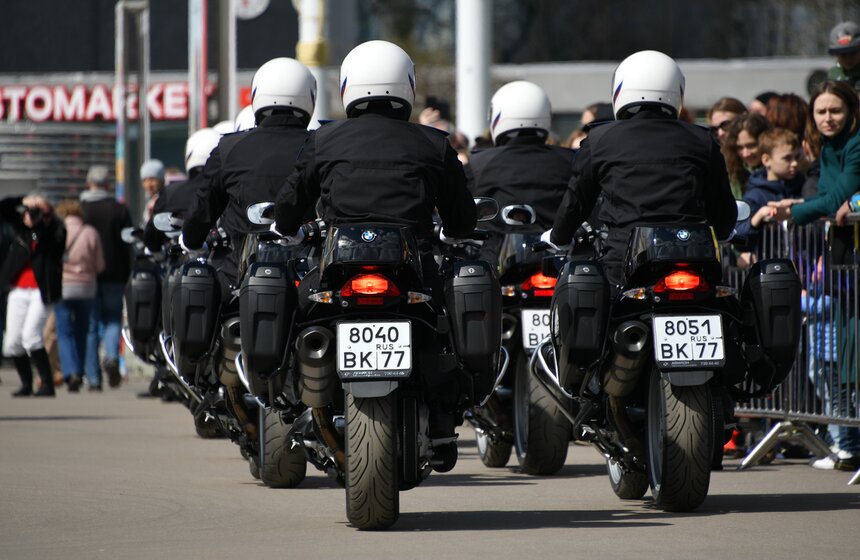 Выступления мотоциклистов почетного эскорта ФСО России прошли на ВДНХ 23 фото