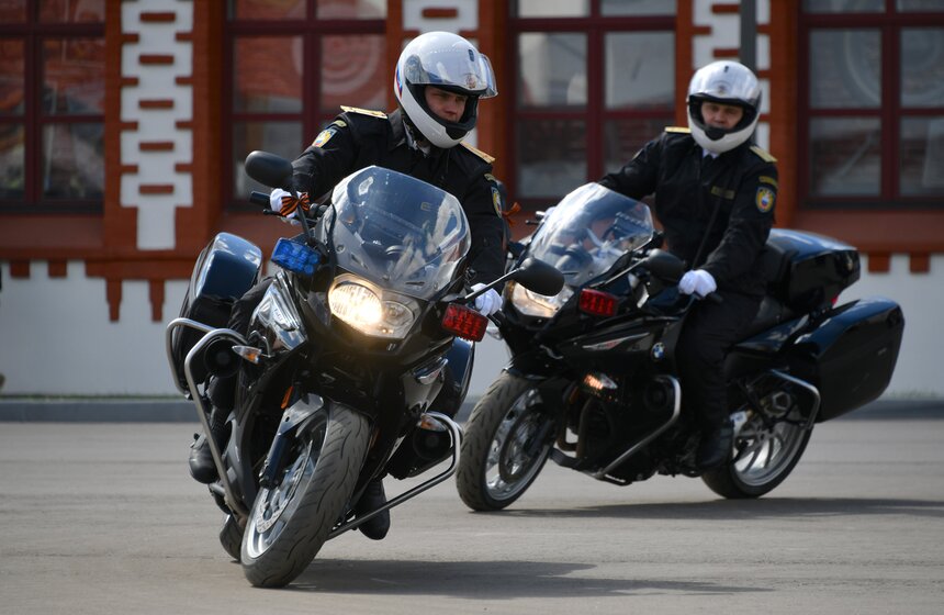 Выступления мотоциклистов почетного эскорта ФСО России прошли на ВДНХ 3 фото