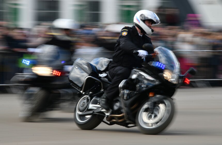 Выступления мотоциклистов почетного эскорта ФСО России прошли на ВДНХ 13 фото