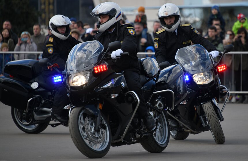 Выступления мотоциклистов почетного эскорта ФСО России прошли на ВДНХ 12 фото