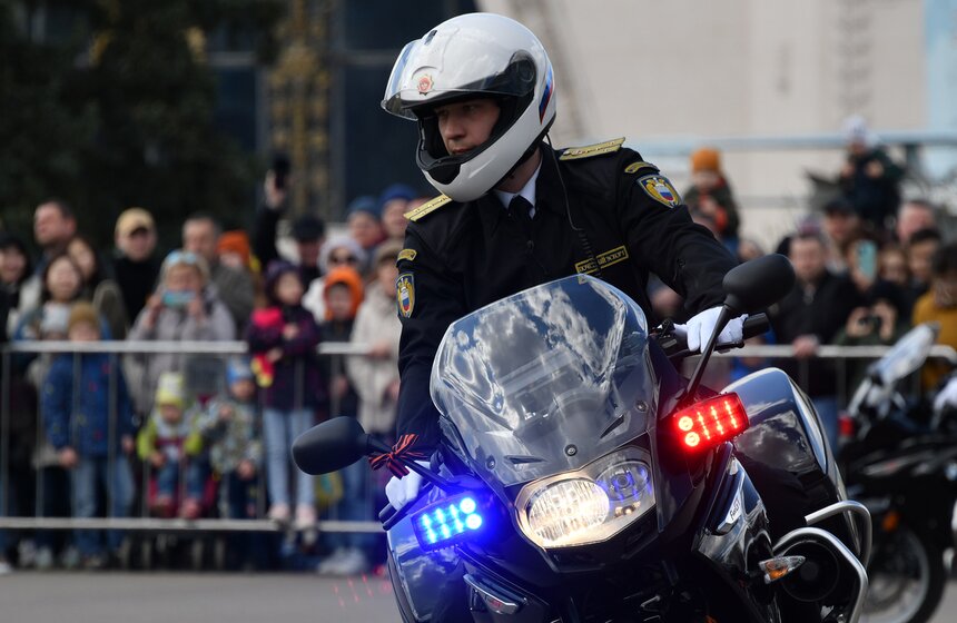 Выступления мотоциклистов почетного эскорта ФСО России прошли на ВДНХ 14 фото