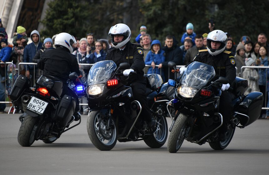 Выступления мотоциклистов почетного эскорта ФСО России прошли на ВДНХ 19 фото