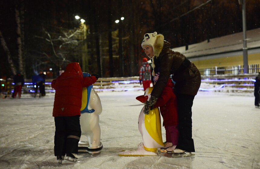 На катке в Измайловском парке устроили цирковое шоу 12 фото
