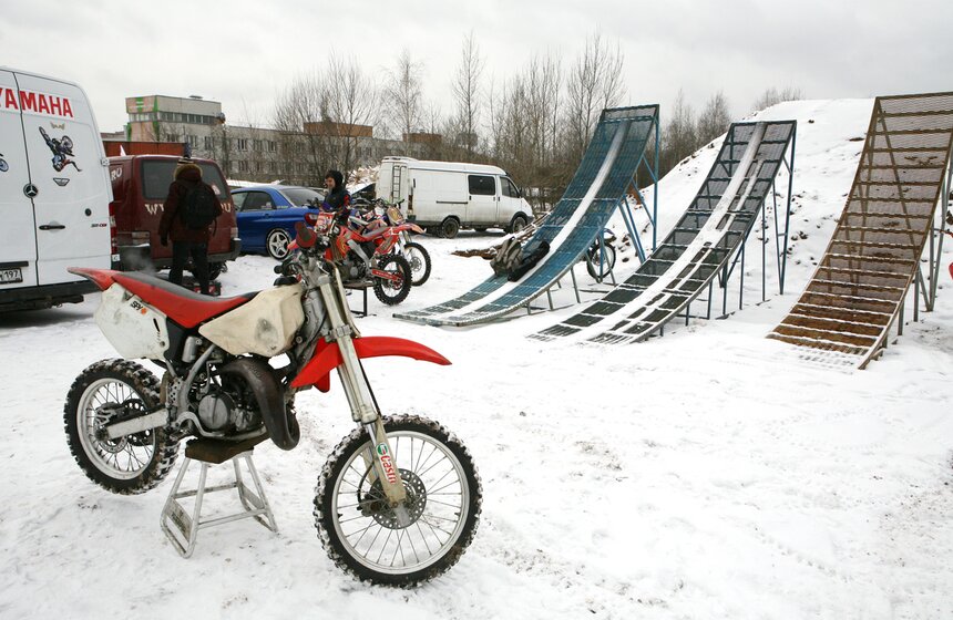 В Москве прошло мотофристайл-шоу FMX-райдеров 1 фото