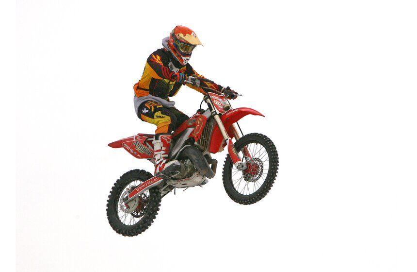 В Москве прошло мотофристайл-шоу FMX-райдеров 10 фото