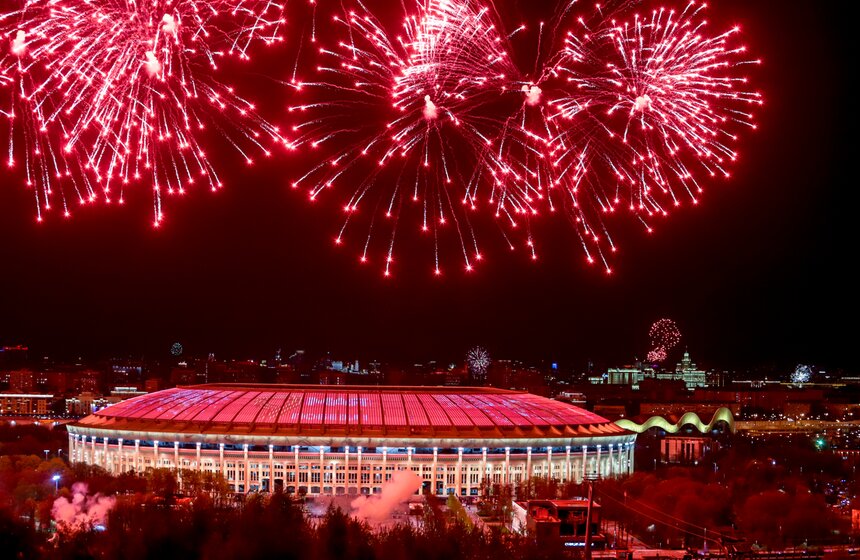 Салют в честь Дня Победы прогремел в небе над Москвой 3 фото