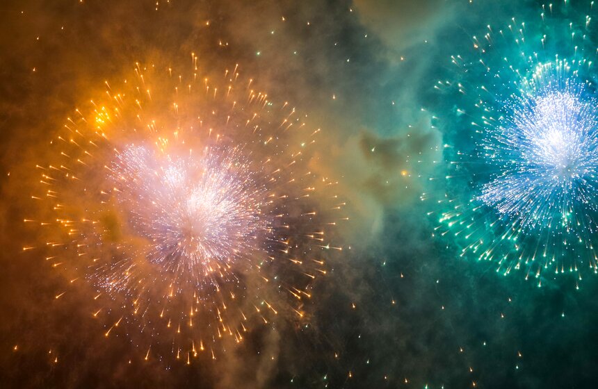 Салют в честь Дня Победы прогремел в небе над Москвой 6 фото