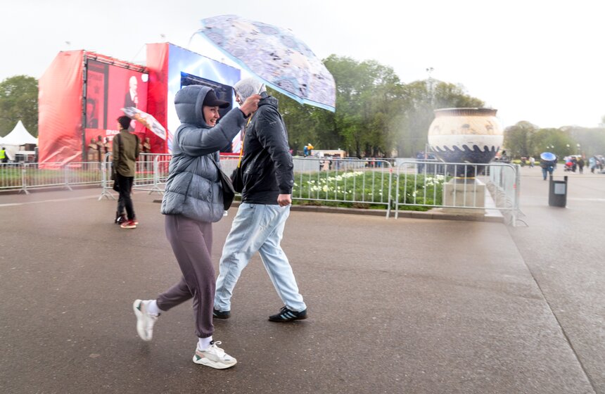 Снег и дождь обрушились на некоторые районы Москвы 9 мая 6 фото