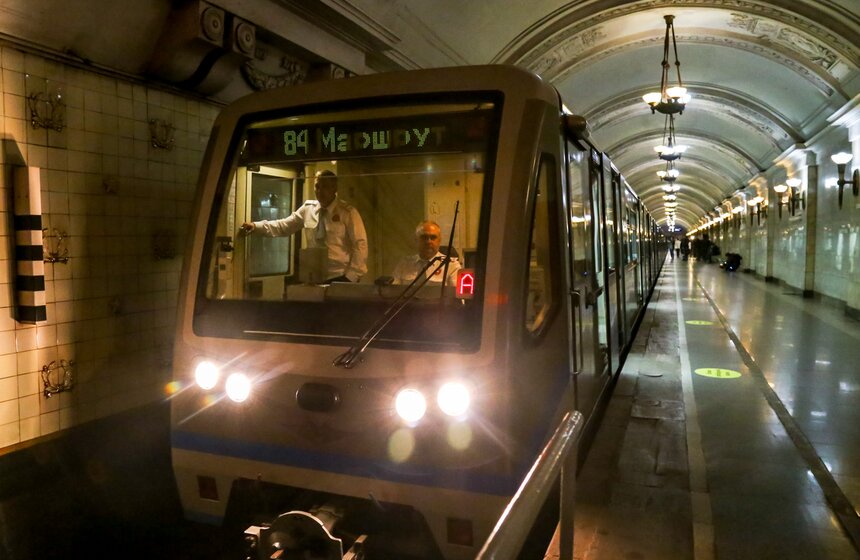 Парад поездов прошел в Московском метрополитене 18 фото