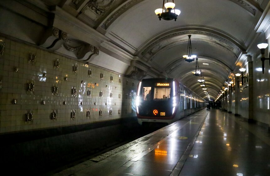 Парад поездов прошел в Московском метрополитене 19 фото