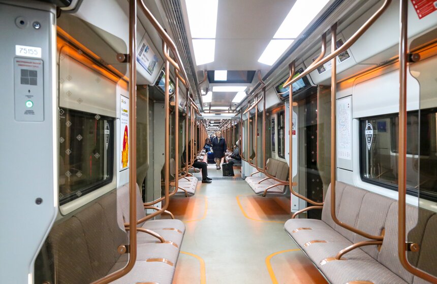 Парад поездов прошел в Московском метрополитене 23 фото