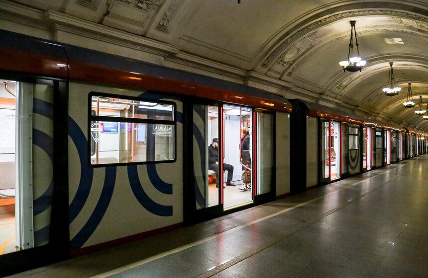 Парад поездов прошел в Московском метрополитене 24 фото