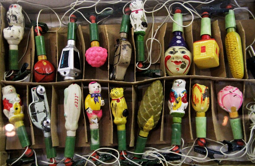 В Москве открылась выставка советских елочных игрушек 9 фото