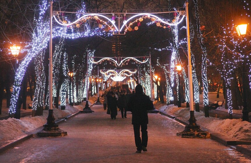 Москву украсили 12 тысяч световых конструкций 10 фото