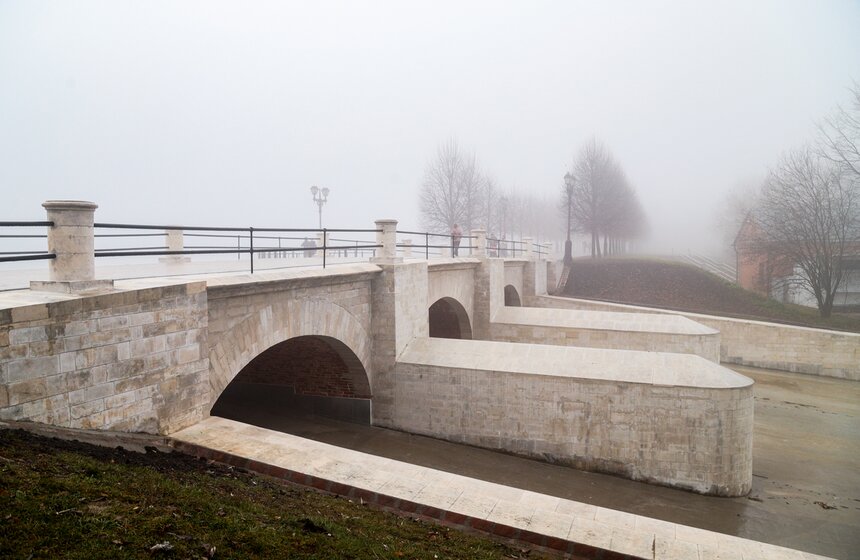 На юге Москвы отремонтировали пешеходный мост "Царицынская плотина" 3 фото