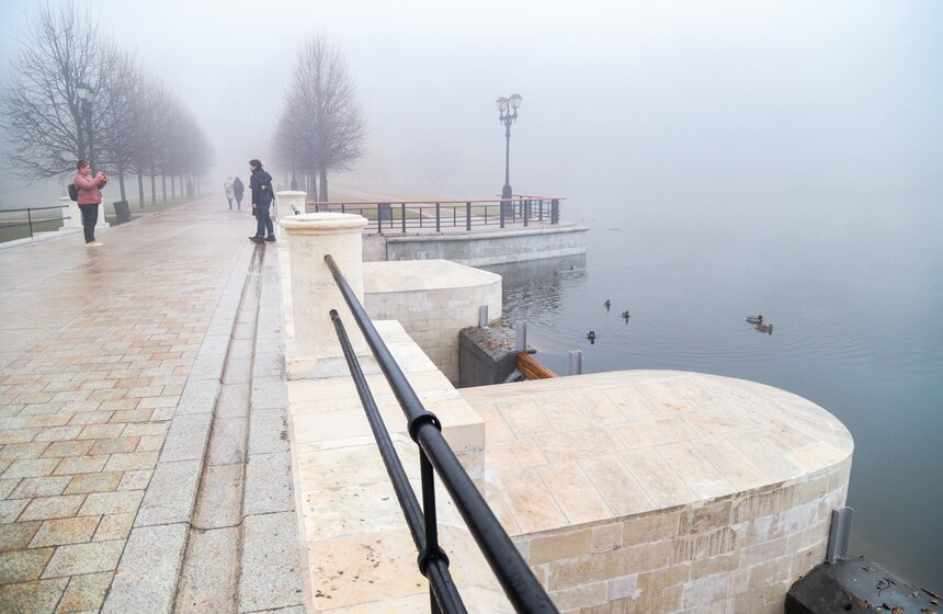 На юге Москвы отремонтировали пешеходный мост "Царицынская плотина" 2 фото