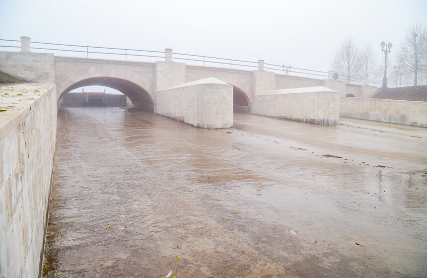 На юге Москвы отремонтировали пешеходный мост "Царицынская плотина" 5 фото