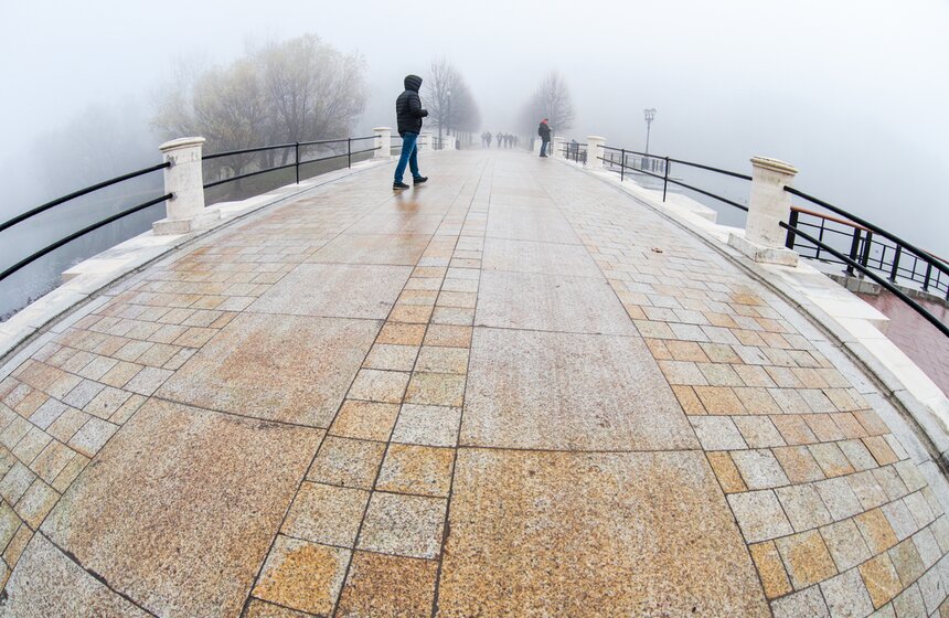 На юге Москвы отремонтировали пешеходный мост "Царицынская плотина" 13 фото