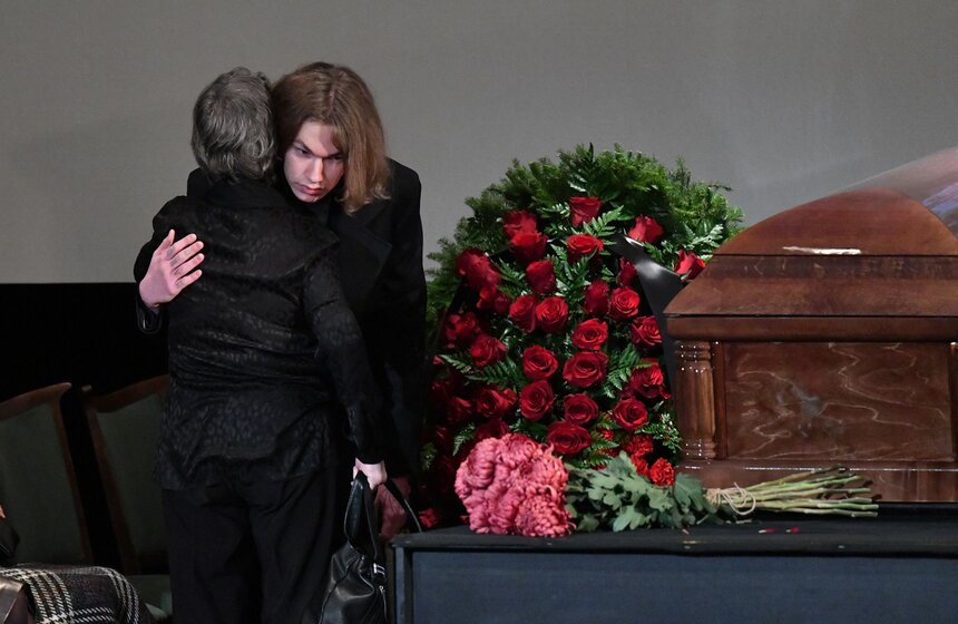 В Москве простились с писателем Виктором Коклюшкиным 7 фото