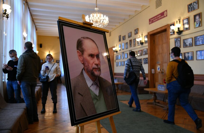 В Москве простились с писателем Виктором Коклюшкиным 3 фото